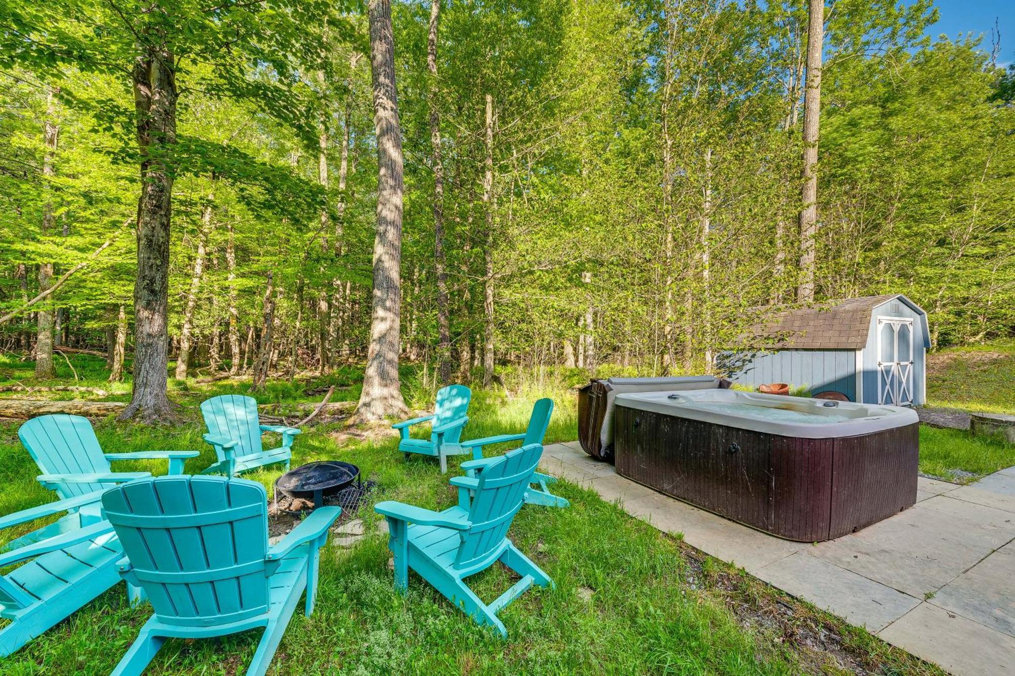 Pet-Friendly Pocono Lake Oasis With Hot Tub! المظهر الخارجي الصورة