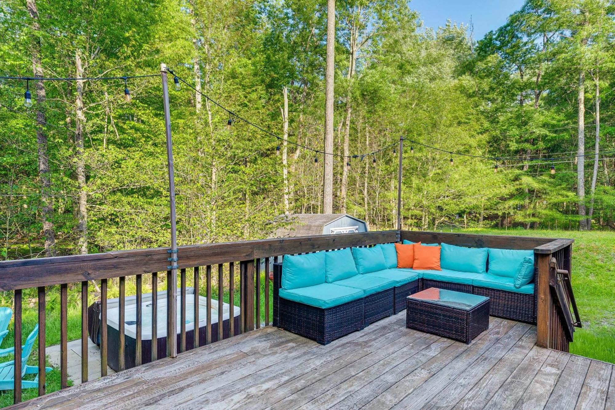 Pet-Friendly Pocono Lake Oasis With Hot Tub! المظهر الخارجي الصورة