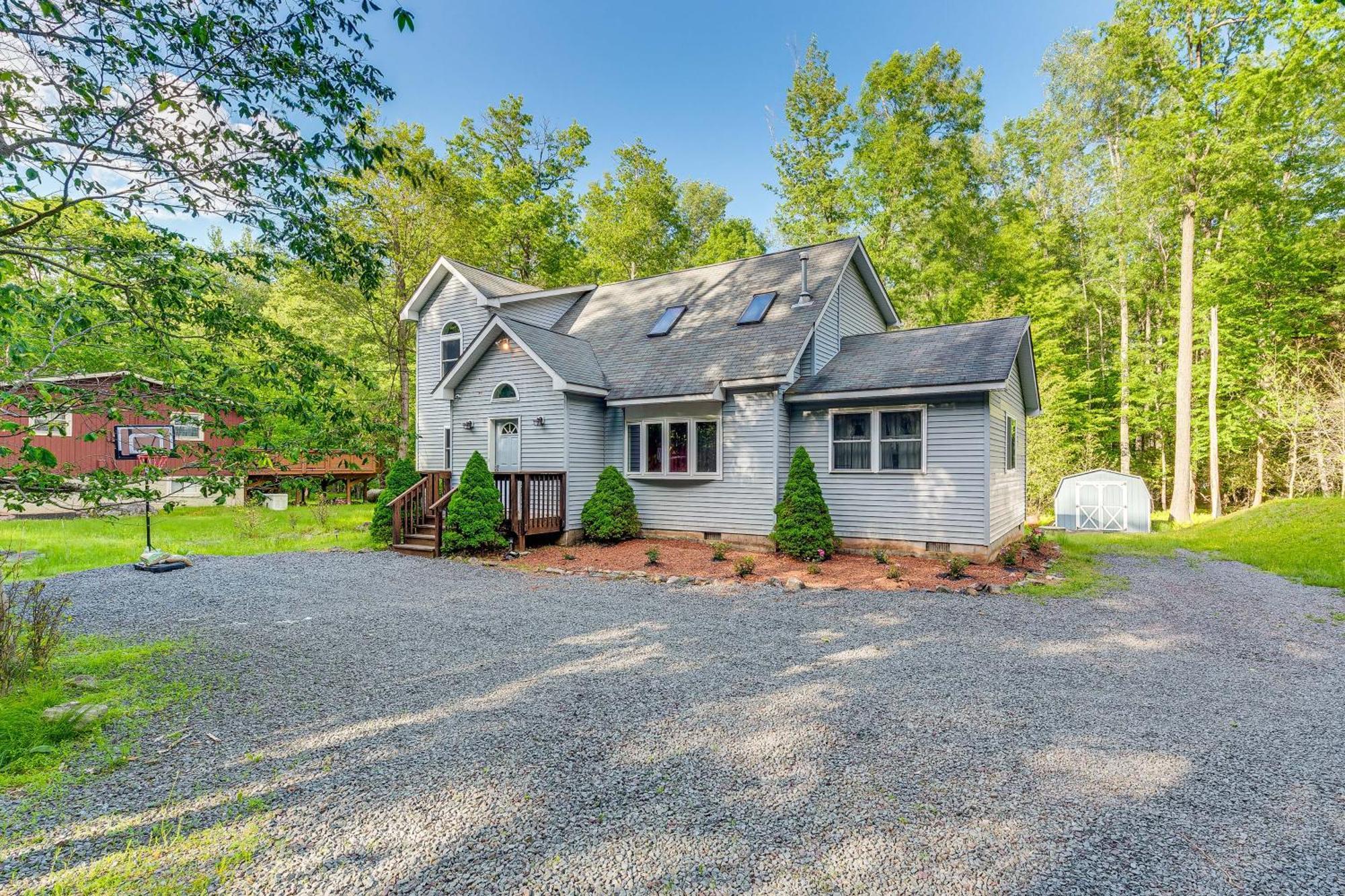 Pet-Friendly Pocono Lake Oasis With Hot Tub! المظهر الخارجي الصورة