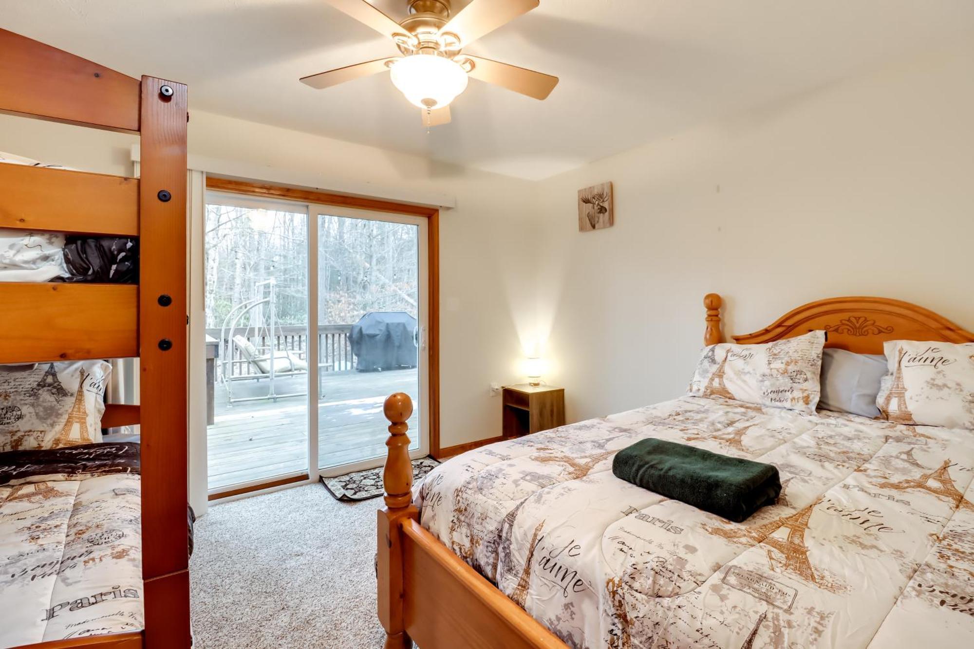 Pet-Friendly Pocono Lake Oasis With Hot Tub! المظهر الخارجي الصورة