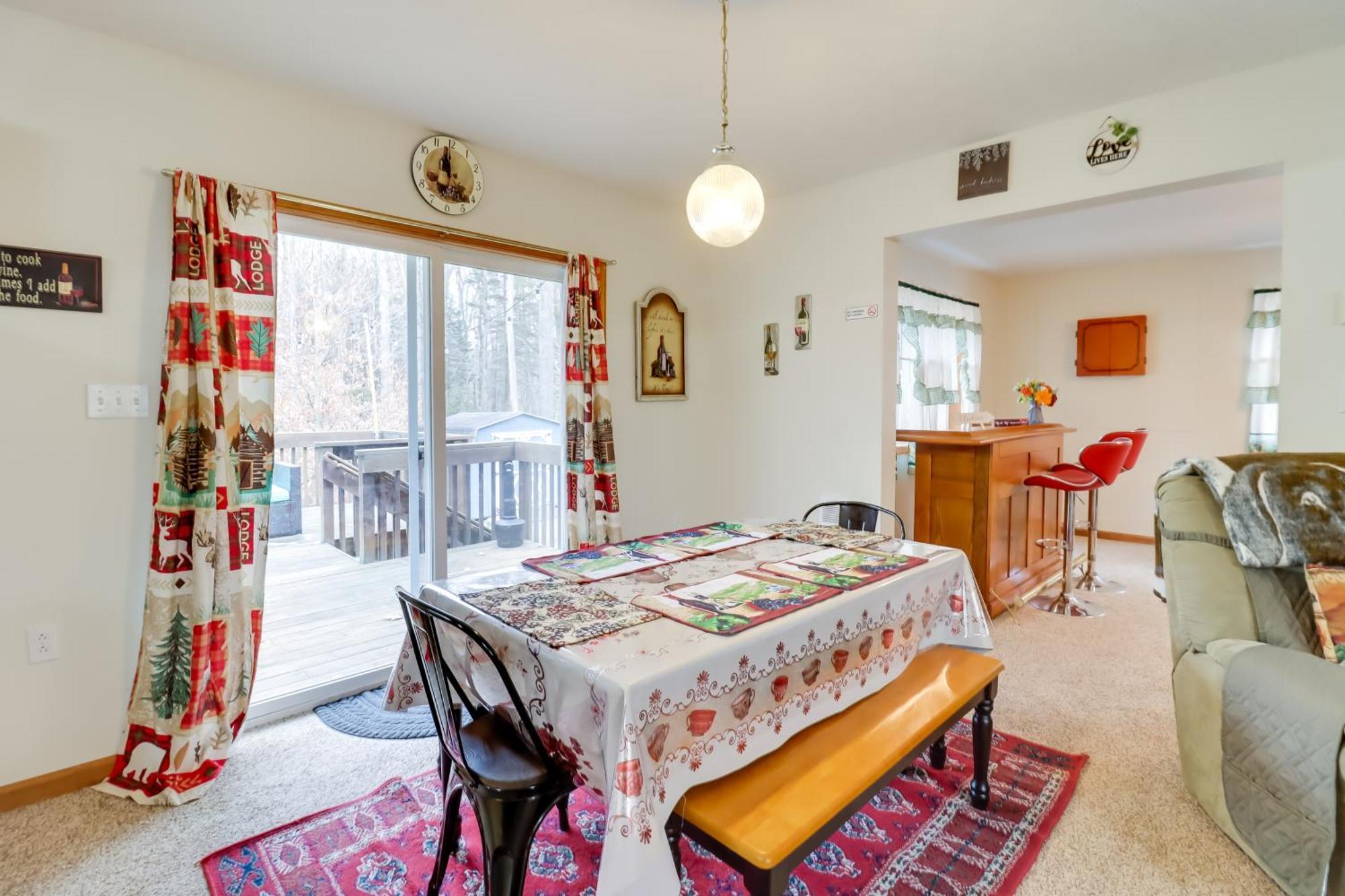 Pet-Friendly Pocono Lake Oasis With Hot Tub! المظهر الخارجي الصورة